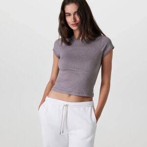 Vuori Halo Baby Tee size Large Pale  Grey Heather